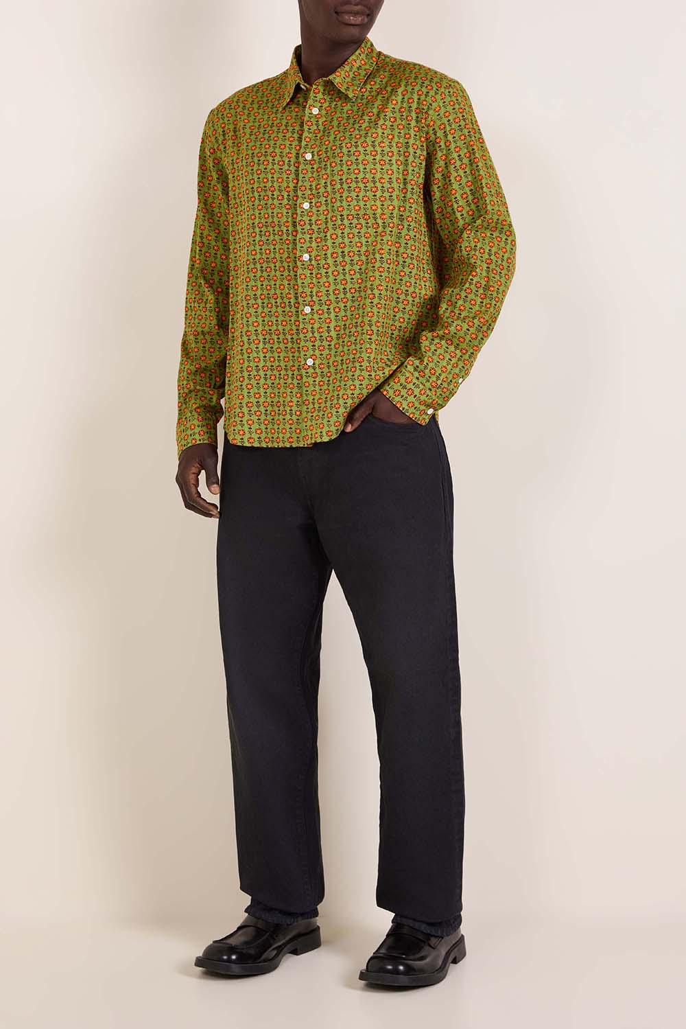 חולצת כפתורים